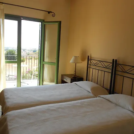 Livadaki Village Hotell