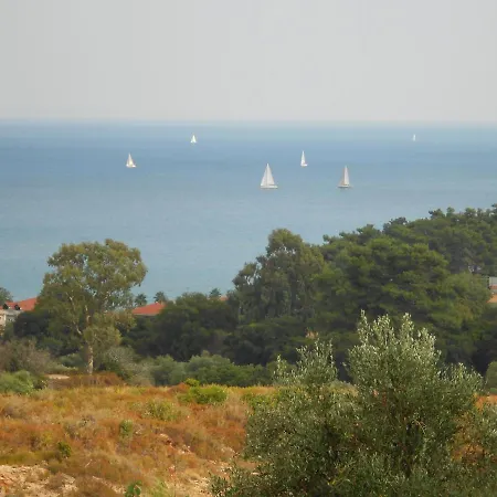 Livadaki Village فندق 3*